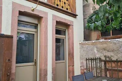 Image de Ancien séchoir de1870 avec colombages, moucharabiehs, pierres de gré, animaux ok