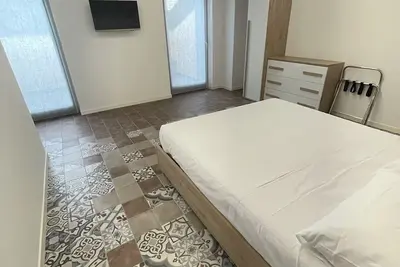 Image de Appartement en attiq-Appartement-Douche-Vue sur la cour-Suite