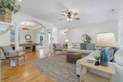 Image de Vineyard Oasis on Lake Keowee