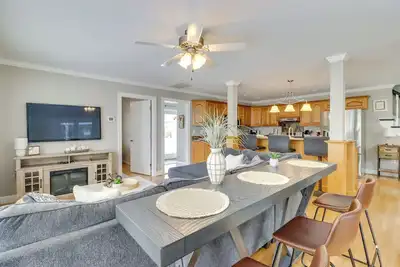 Image de Water-View Deale Home: Walk to Marina, Restaurants