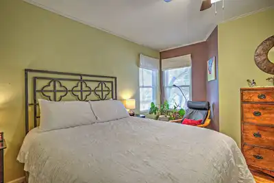 Image de Peaceful 2Br Standalone • Private Yard • Garage • Near Downtown, U of A & Trails