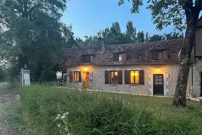 Image de Maison authentique, grand jardin arboré, au milieu des vignes de Sancerre.