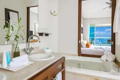 Image de Luxury  2-bedroom resort with, Ocean view - Family