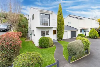 Image de Contemporary Duplex in Roslyn