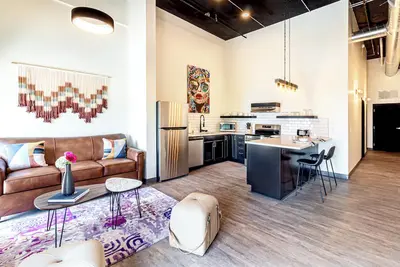 Image de One Bedroom King with views of the heart of downtown.