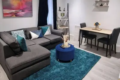 Image de Strood Home-Sleeps 6-Great for Groups & Families