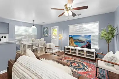 Image de Luxury farmhouse A - 10 min from Dt - sleeps 10