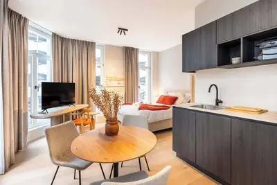 Huswell - Modern Studio with Views