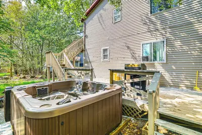 Image de Pocono Getaway: Hot Tub, Community Lake Access!