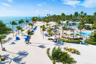 Image de Best Location! Beachfront Property with Outdoor Pool, Pets are Welcome!