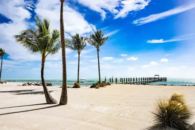 Image de Your Islamorada Hideaway! Beachfront Accommodation - Onsite Pool, Parking