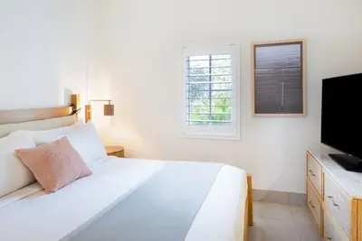 Image de Sun, Sand, and Relaxation Awaits! Ocean View Accommodation w/ Private Patio!