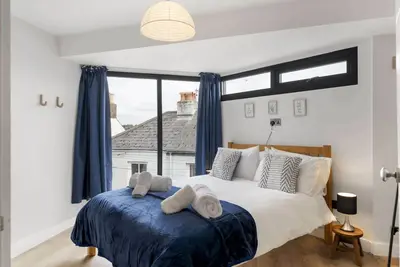 Image de Modern Townhouse in Central Falmouth, Nr Seafront!