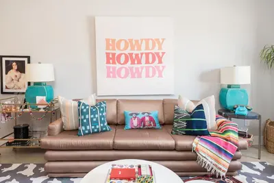 Image de HowdyHouse: Designer Townhouse in Historic Foodie  Bryan Minutes to Kyle Field