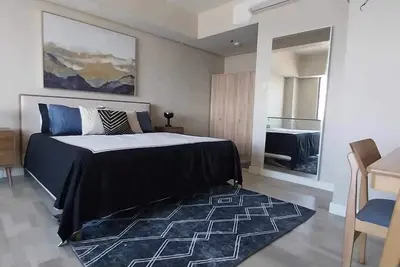 Image de Spacious and Airy Loft with Stunning Cityscape