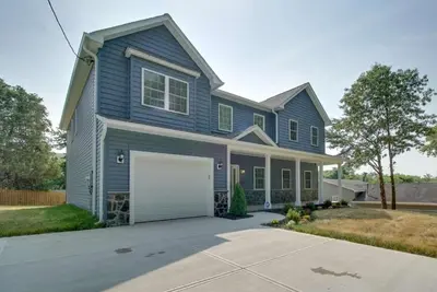 Image de Experience the Best of Comfort and History at Dumfries Luxury Haven: A Perfect Family Retreat