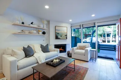 Image de Ski-in/Ski-out Renovated 2 Br Aspen Condo!