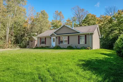 Image de Maple Cottage at Miller Lake: Your Serene Nature Escape