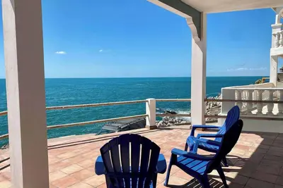 Image de Cliffside Escape on the Sea of Cortez