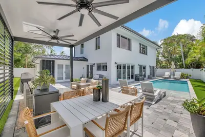 Image de King Beds ~ Heated Pool ~ Outdoor Area ~ Bikes