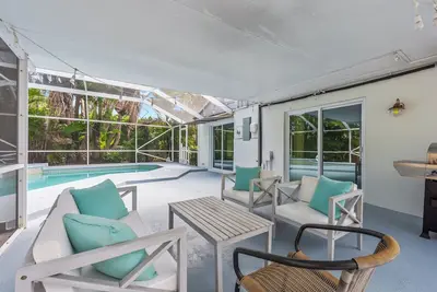 Image de 5 min Walk to Beach ~ King Bed ~ Beach Chairs