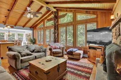 Image de Log Cabin | King Beds | Lake Access