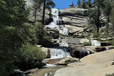 Image de Off-grid cabin with waterfall views at Peppermint Falls Ranch