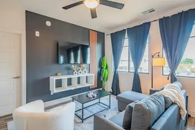 Image de Stay Near Tpc | Balcony, Pool, Gym, W/D, Parking