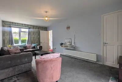 Leabon Grove House - 3 bed 1 and half bath