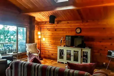 Image de Bayside Cedars Cozy Cabin by the Water
