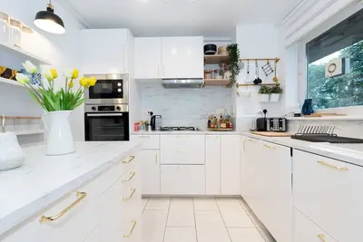 Image de Modern 2-Bed Flat, Woolwich Station 6 Mins Walk | Pass the Keys