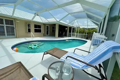 Image de Pool Retreat & Minutes to the Beach!
