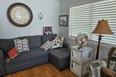 Image de Fun! 55+ 1300 sq. Ft 1-bed/1 bath, at Fountain of the Sun Monthly/ utilities