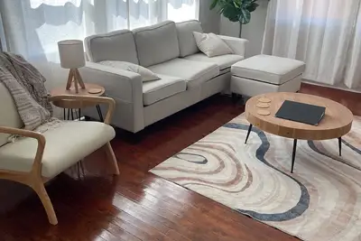 Image de Charming 2-bedroom bungalow close to Ou campus & hospitals.