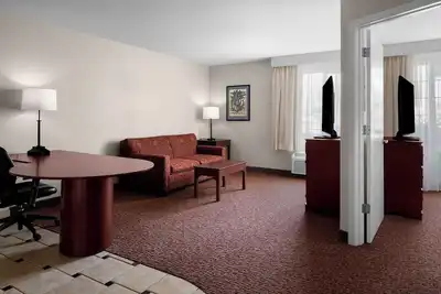 Image de 4 Comfortable Suites w/ Fireplace & Separate Living Space – Near Intel Campus