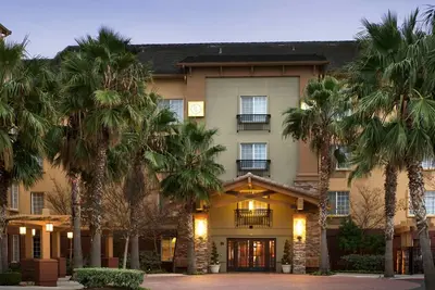 Comfortable Suite w/ breakfast  Near Major Silicon Valley Attractions