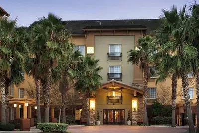 Image de Cozy Suite w/ Fully Equipped Kitchen & Separate Living Areas