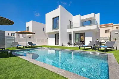Image de Villa Flora - 3Bed all En-suite with Private Pool