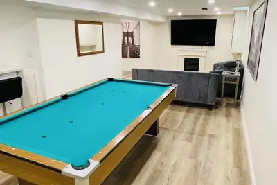 Image de Modern Thorold Apt w/ Pool Table