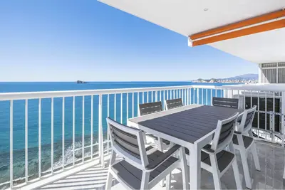 Image de 20th floor apartment with front sea view