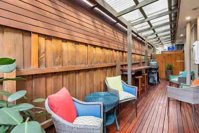 Superb Esplanade Beach House 8