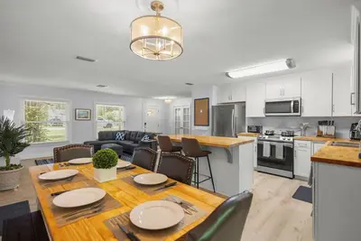 Image de Cozy 4br King Suite Home by Wec & Downtown!