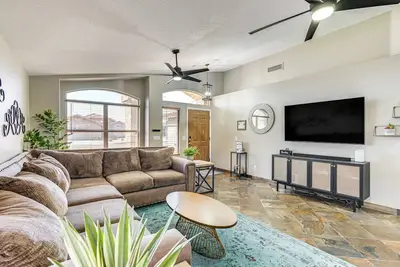 Image de Welcome to this charming single-level home in Peoria, Az, designed for families