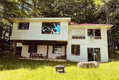 Spacious classic Muskoka cottage