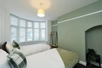 Image de B26-Contractors<Hs2>Nec-Bhx guests