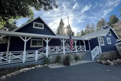 Image de Farmhouse Sleeps 8\/ Fenced Yard\/ Spa\/ Private