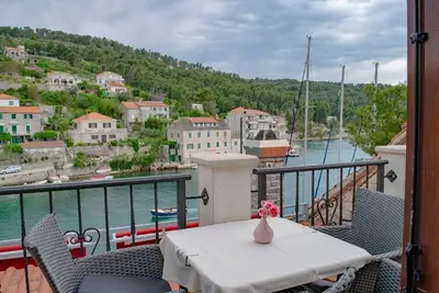 Image de Appartements Daira (102041-A3) - Stomorska - île de Solta