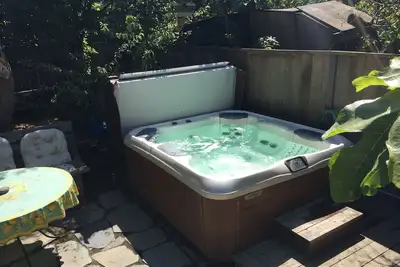 Image de Modern 3-Bedroom Getaway with Hot Tub