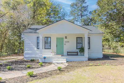 Image de Mid-Century Modern Cottage for Extended Stays