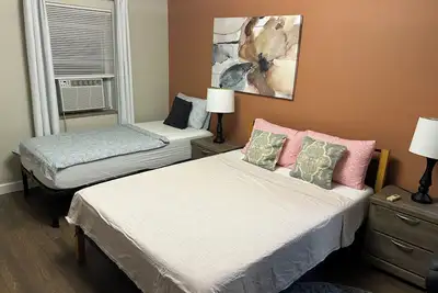 Remodeled 2-bedroom apartment in Clifton WiFi, Ac near Uc and Hospitals